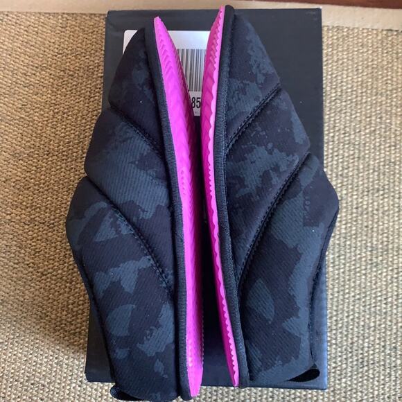 New in box - Sorel Bodega Run Fur Slippers - Picture 7 of 10